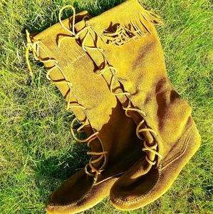 Minnetonka boots *NEW*